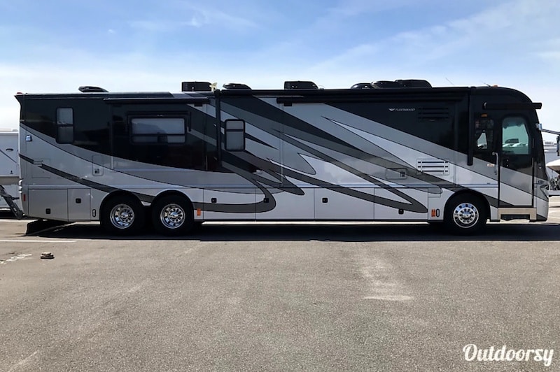 2008 Fleetwood Revolution LE