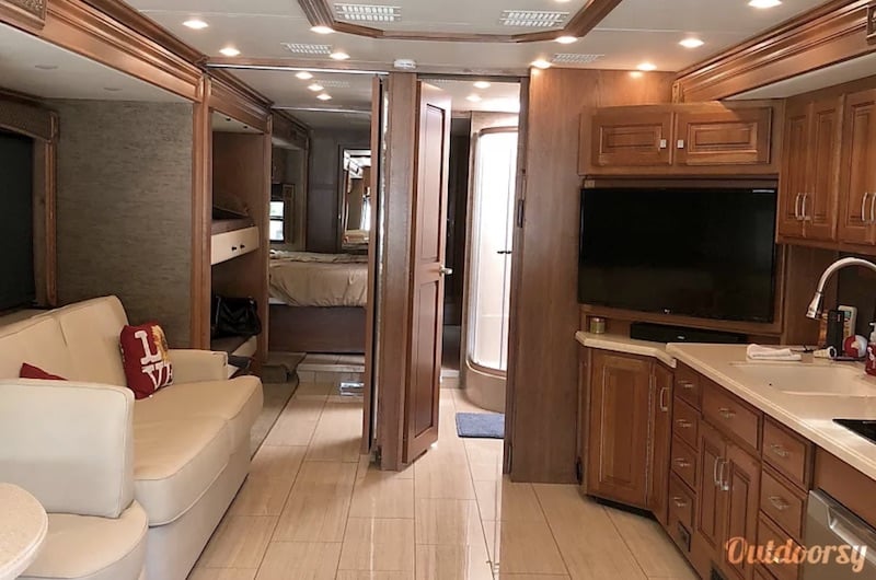 2017 Holiday Rambler Endeavor Interior