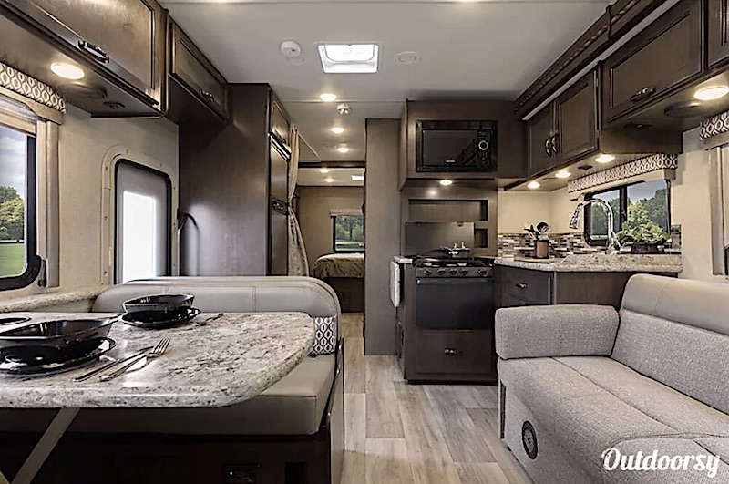 2018 Thor Motor Coach Freedom Elite Interior