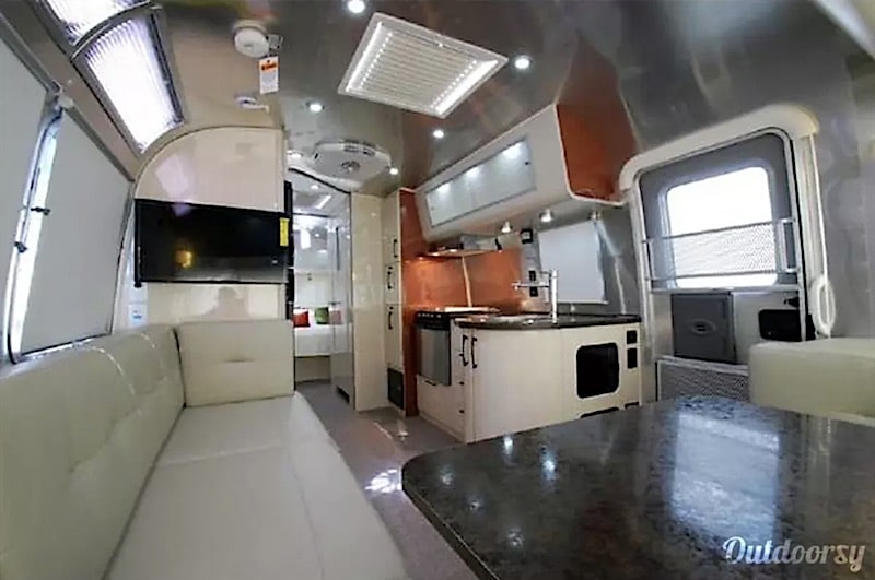 2015 Airstream Serenity International 27FB interior