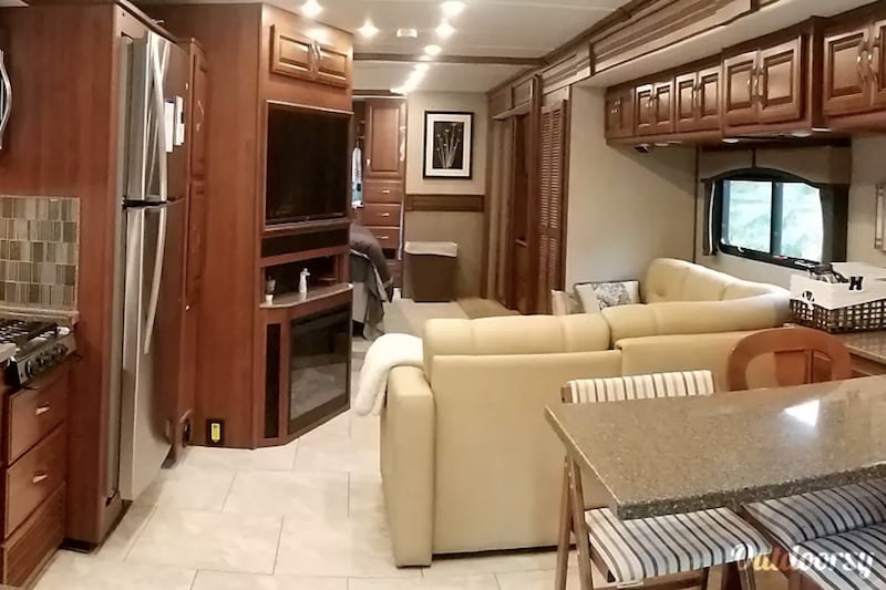 2016 Fleetwood Expedition interior