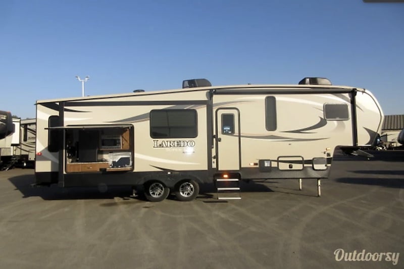 2017 Keystone Laredo