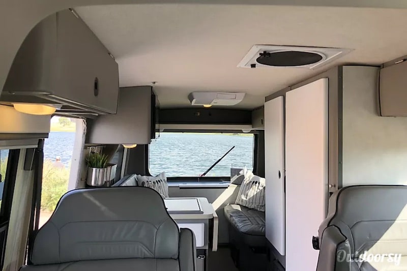 1997 Winnebago Eurovan Camper Rialta Interior