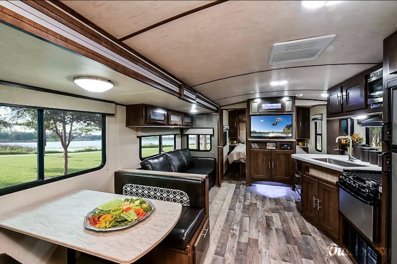 2018 Cruiser Rv Corp Radiance Interior