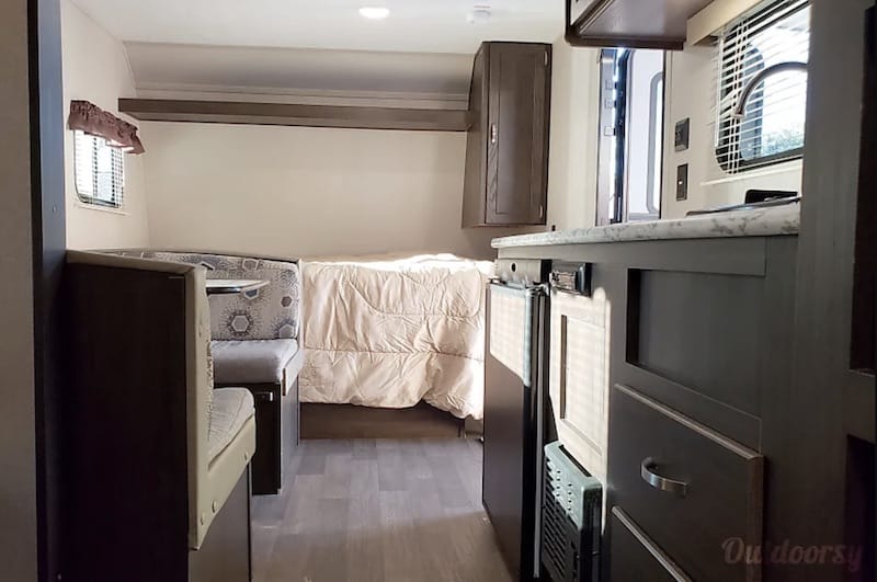 2018 Keystone Summerland interior