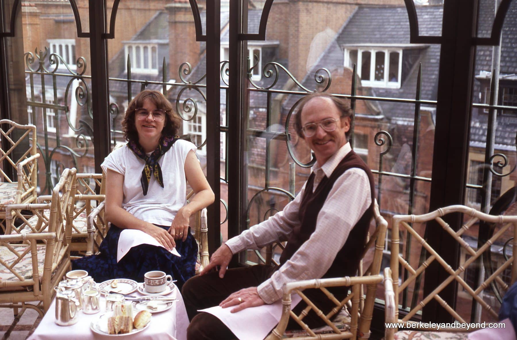 LONDON-Harrods-tea time-Carole+Gene-c1985 xx