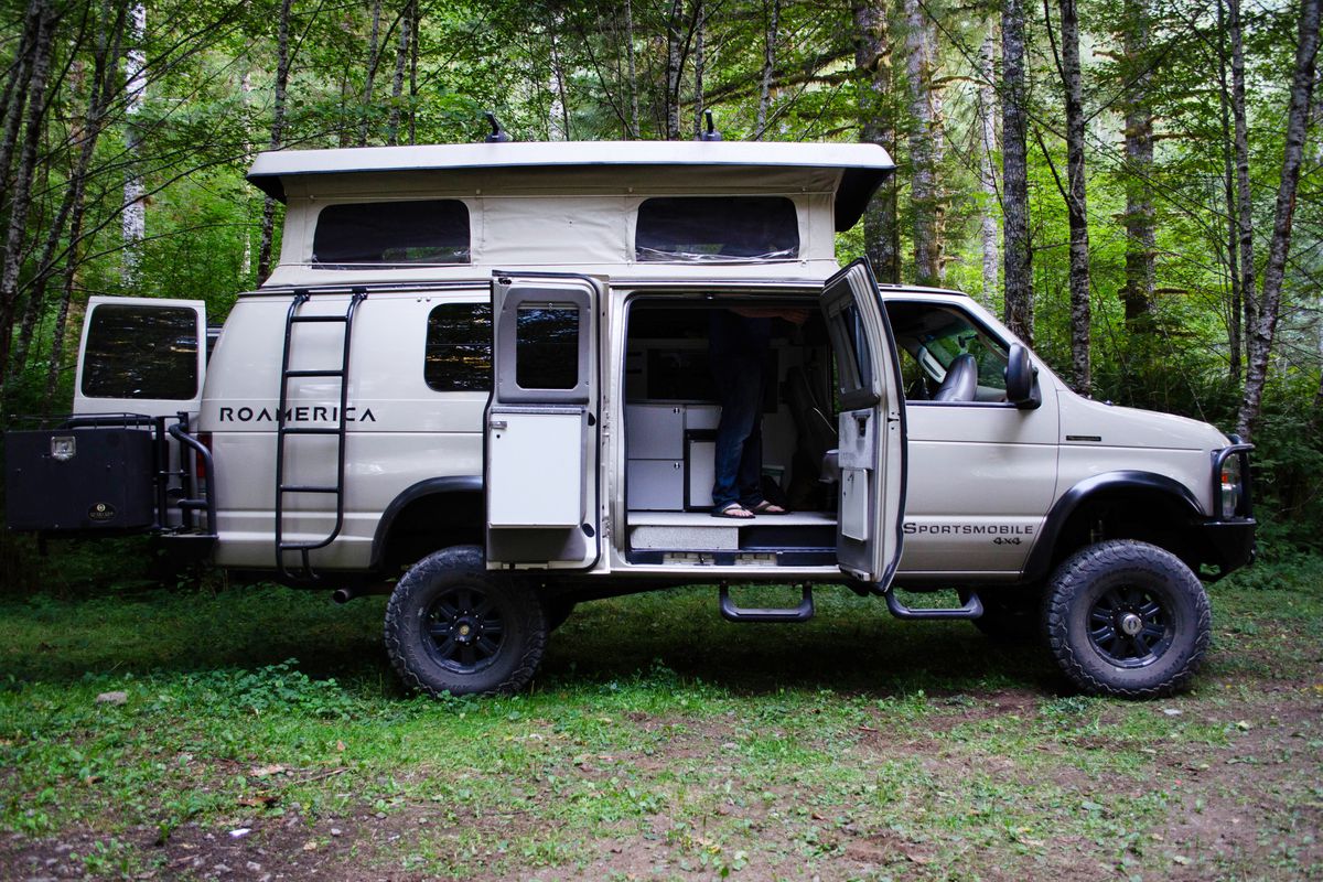 Roamerica 4x4 camper van rental