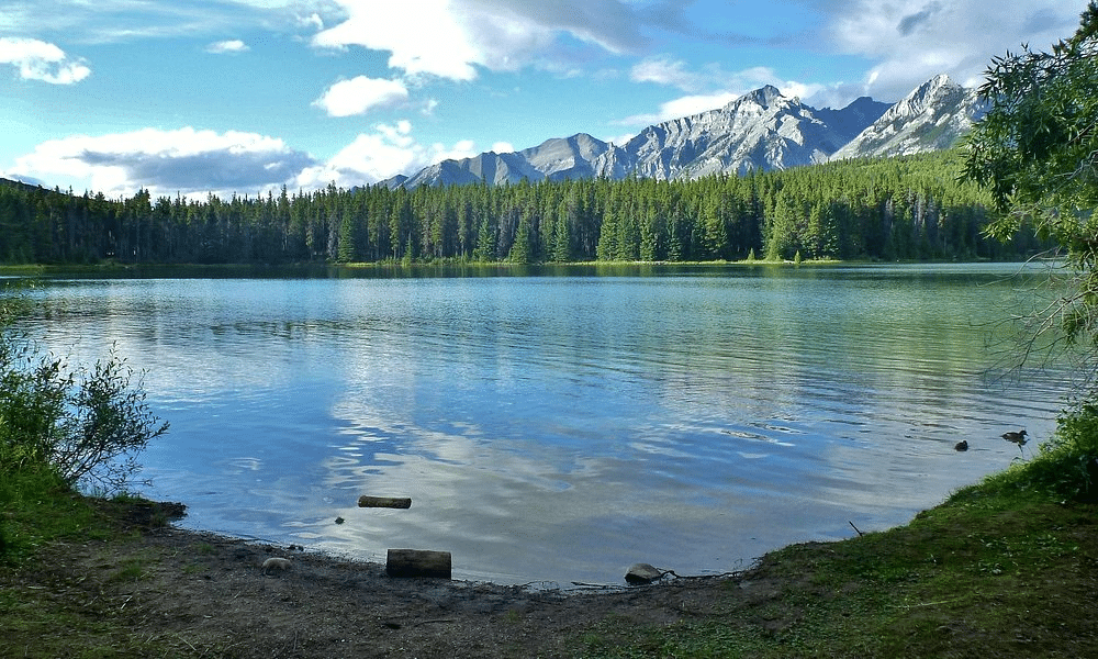 Two jack lakeside campsite