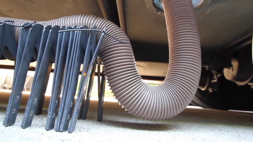 Rv sewer hose flexiblity